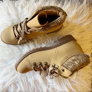 New tan combat boots